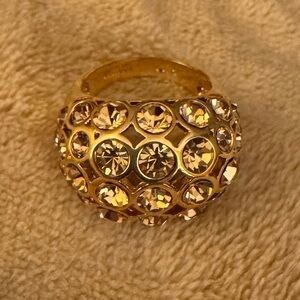 Elegant Gold-Tone Ring w/Clear Gold Tobe Stones - size 6 1/2